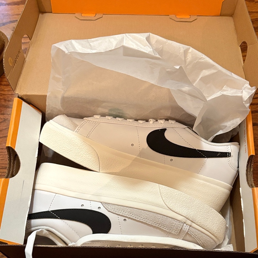 Nike Men's Classic White and Black Sneakers